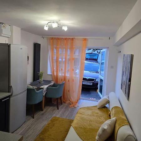 Cozy Flat 1 Bedroom Hucclecote Zewnętrze zdjęcie
