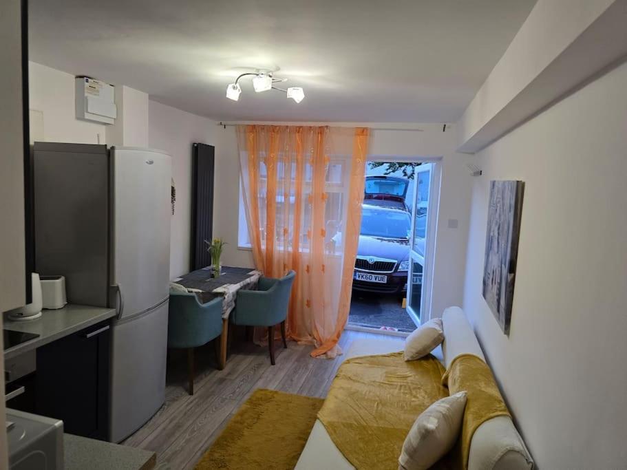 Cozy Flat 1 Bedroom Hucclecote Zewnętrze zdjęcie